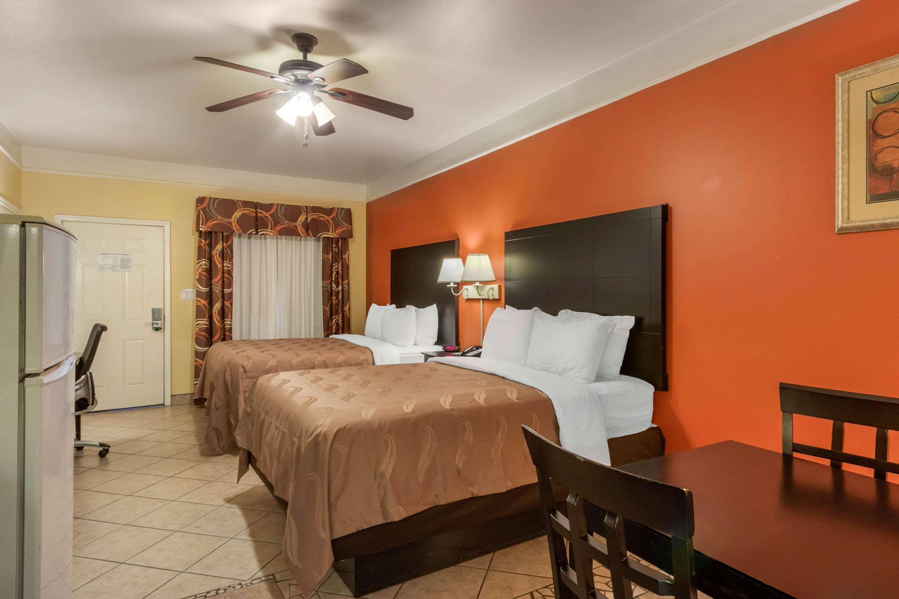 Quality Inn & Suites At The Outlets Mercedes-Weslaco エクステリア 写真