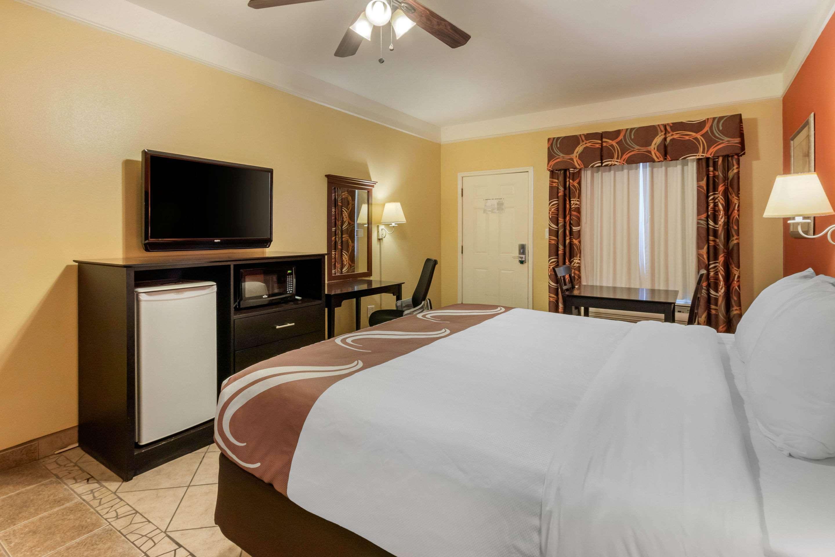 Quality Inn & Suites At The Outlets Mercedes-Weslaco エクステリア 写真