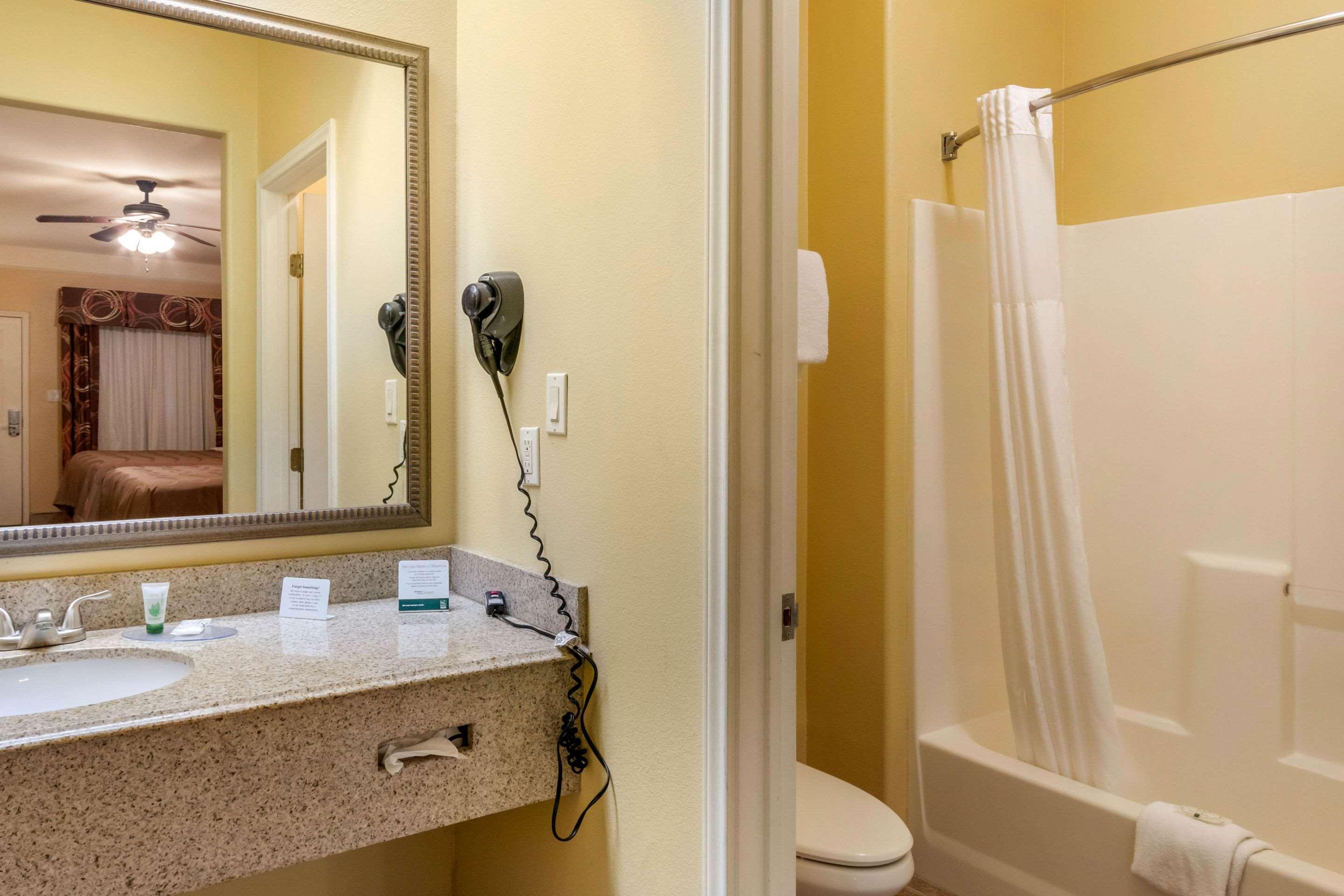 Quality Inn & Suites At The Outlets Mercedes-Weslaco エクステリア 写真