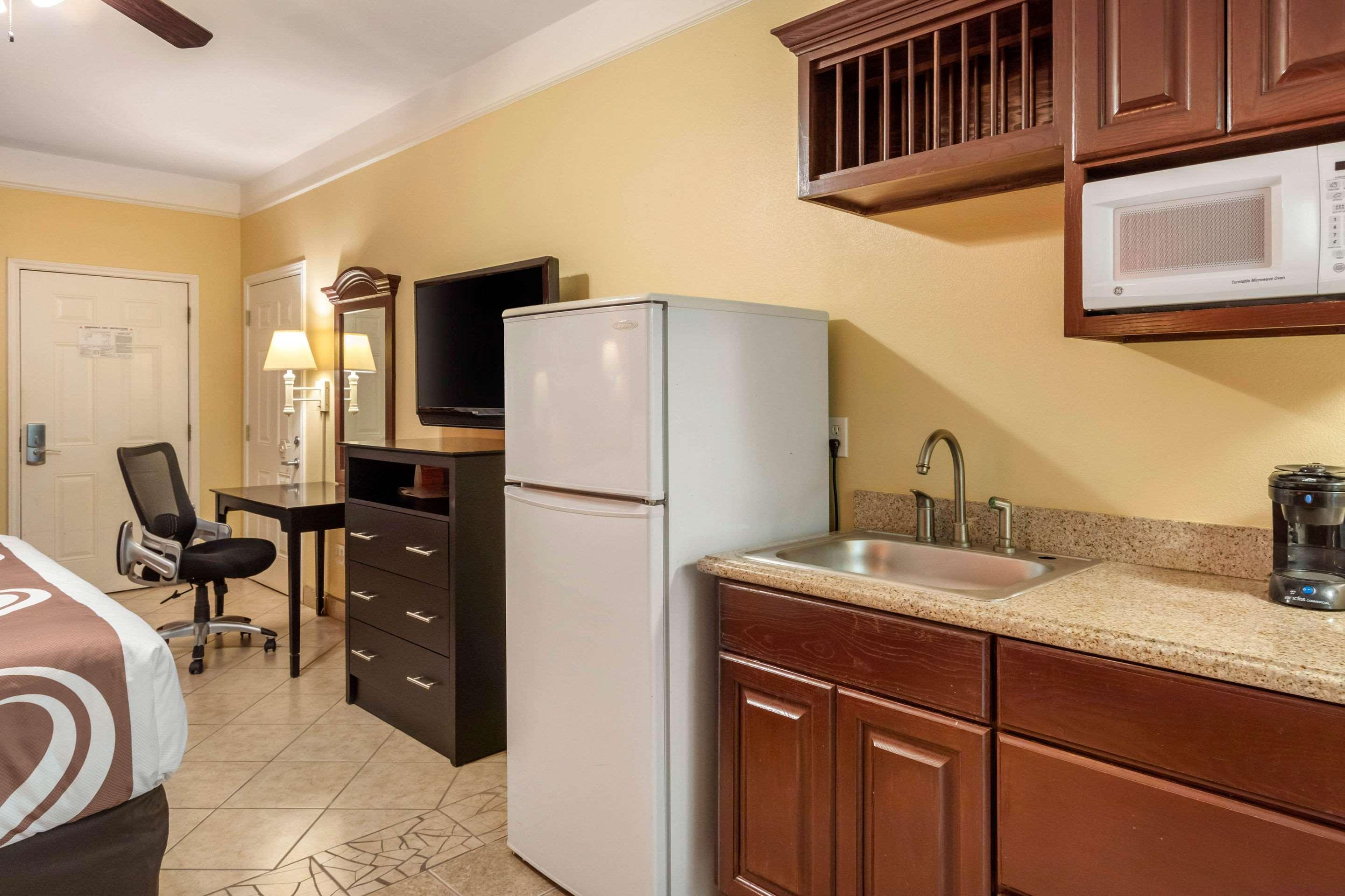 Quality Inn & Suites At The Outlets Mercedes-Weslaco エクステリア 写真