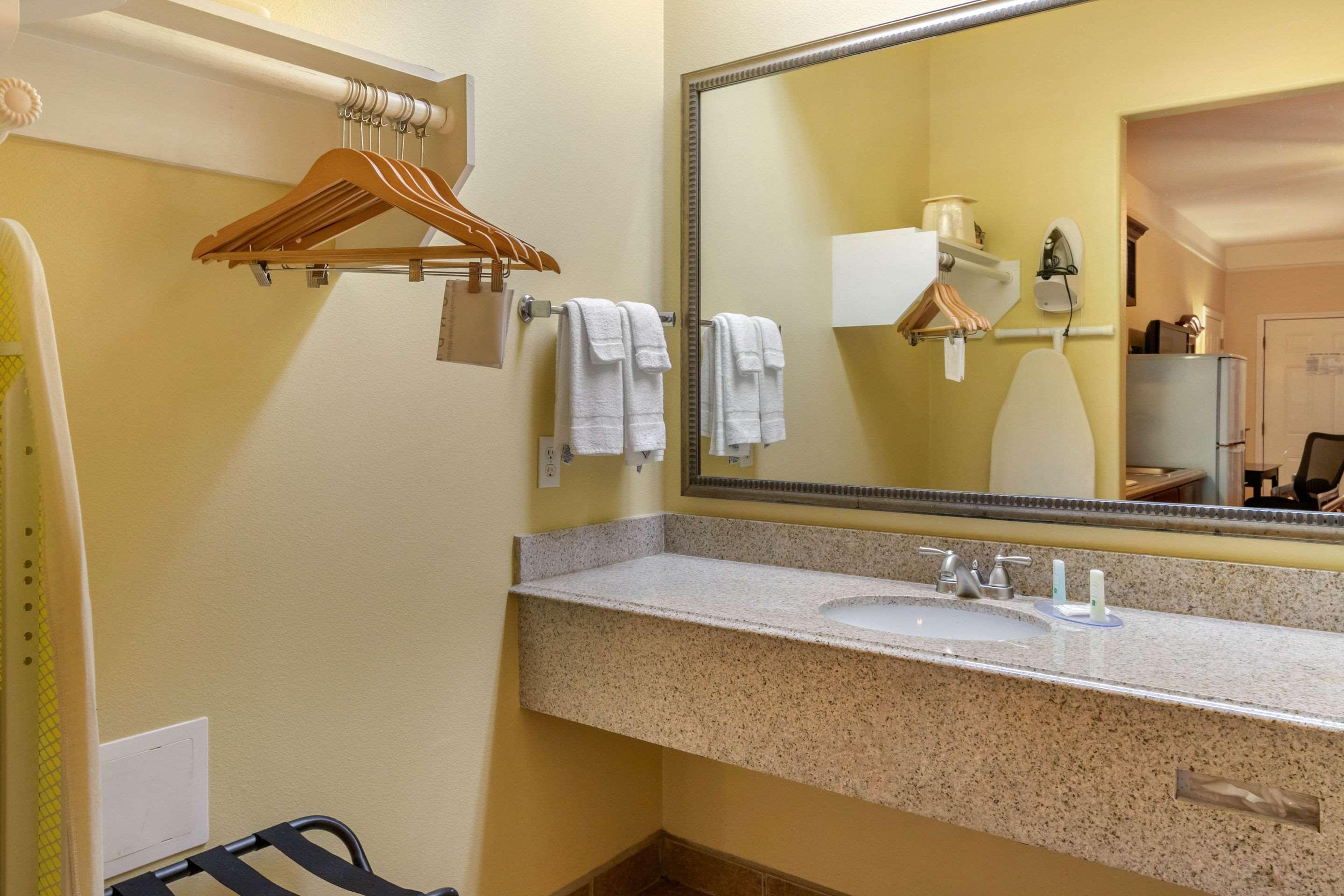 Quality Inn & Suites At The Outlets Mercedes-Weslaco エクステリア 写真