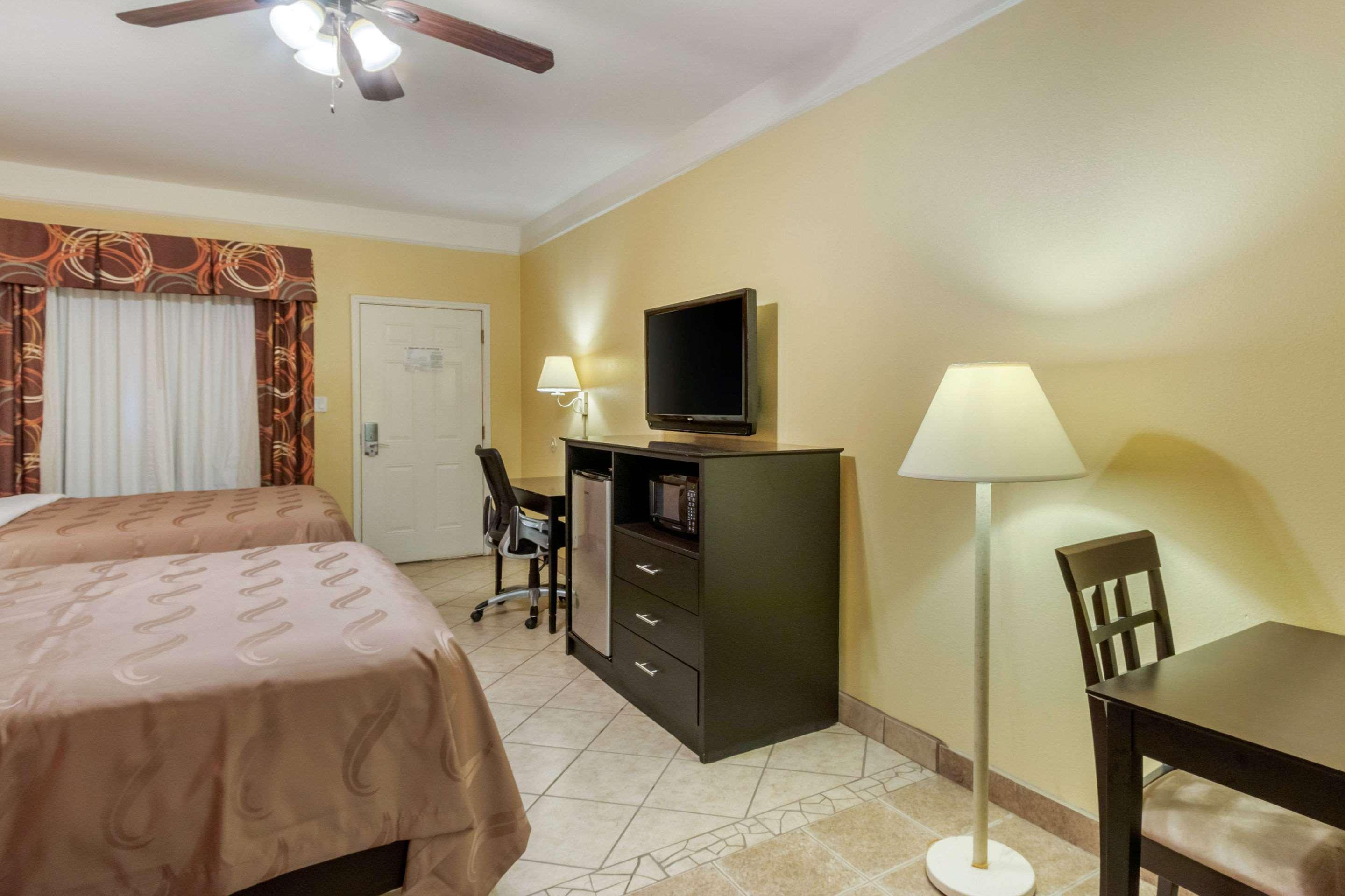 Quality Inn & Suites At The Outlets Mercedes-Weslaco エクステリア 写真