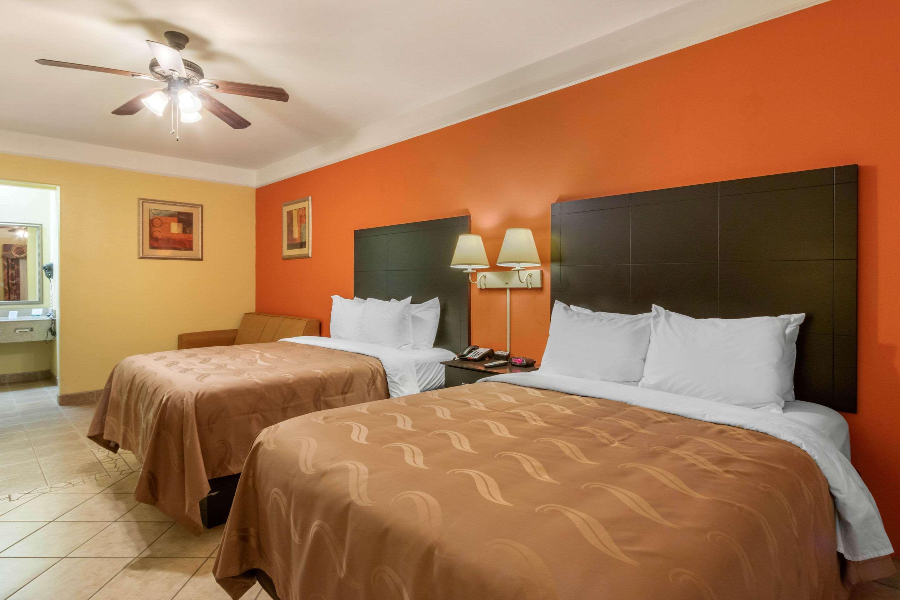 Quality Inn & Suites At The Outlets Mercedes-Weslaco エクステリア 写真