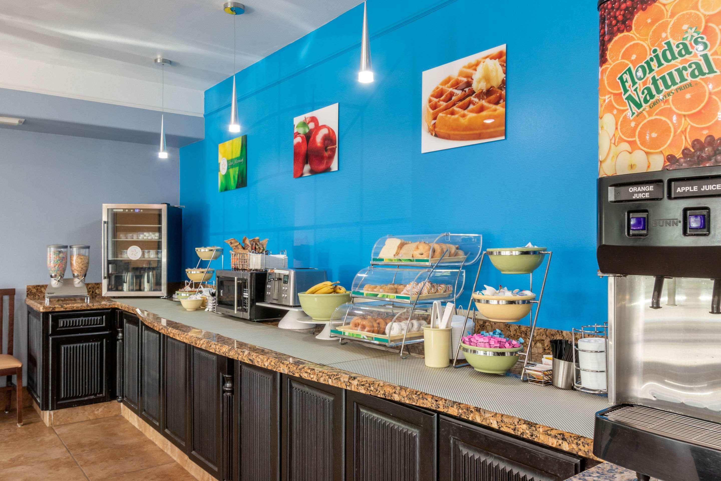 Quality Inn & Suites At The Outlets Mercedes-Weslaco エクステリア 写真