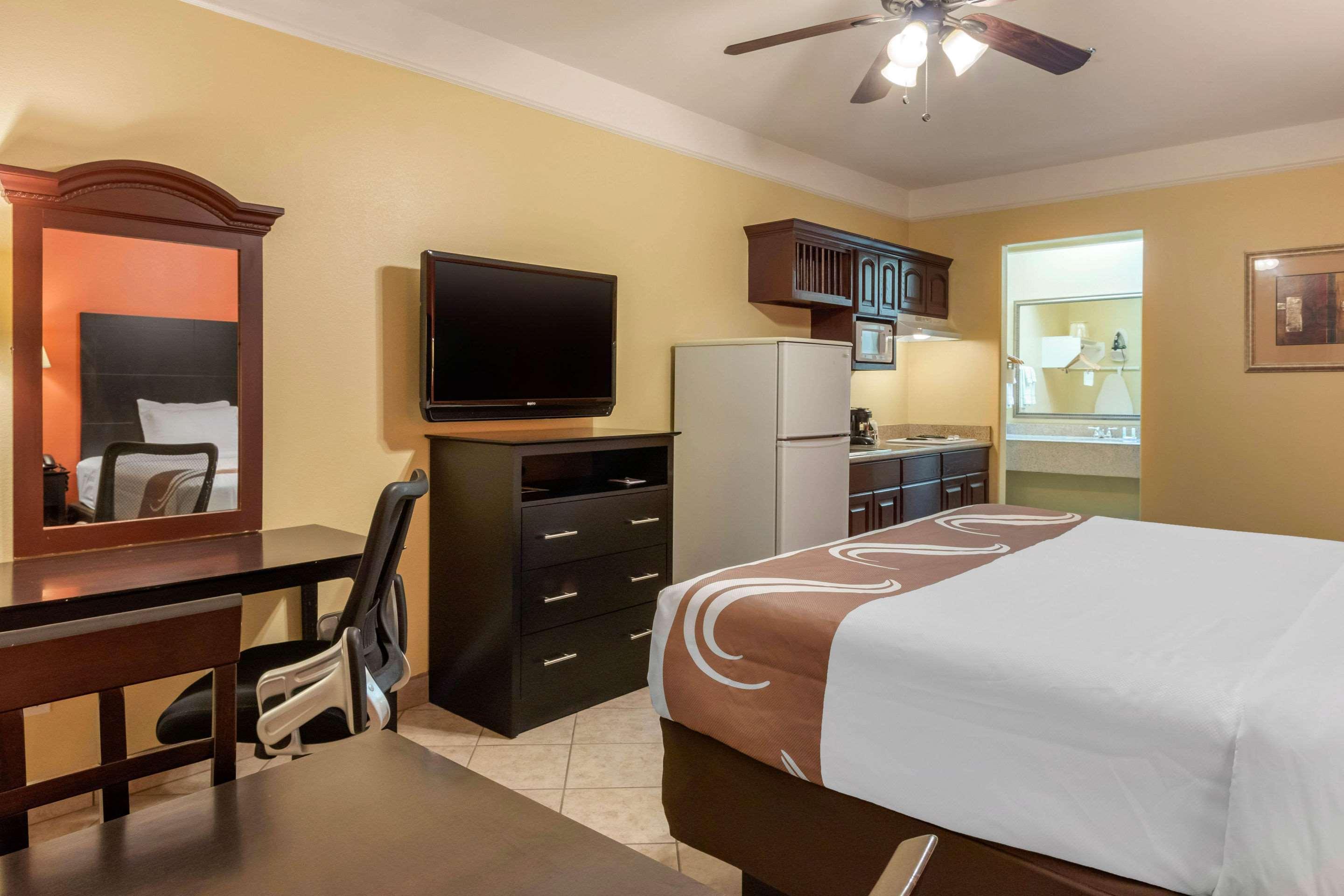 Quality Inn & Suites At The Outlets Mercedes-Weslaco エクステリア 写真