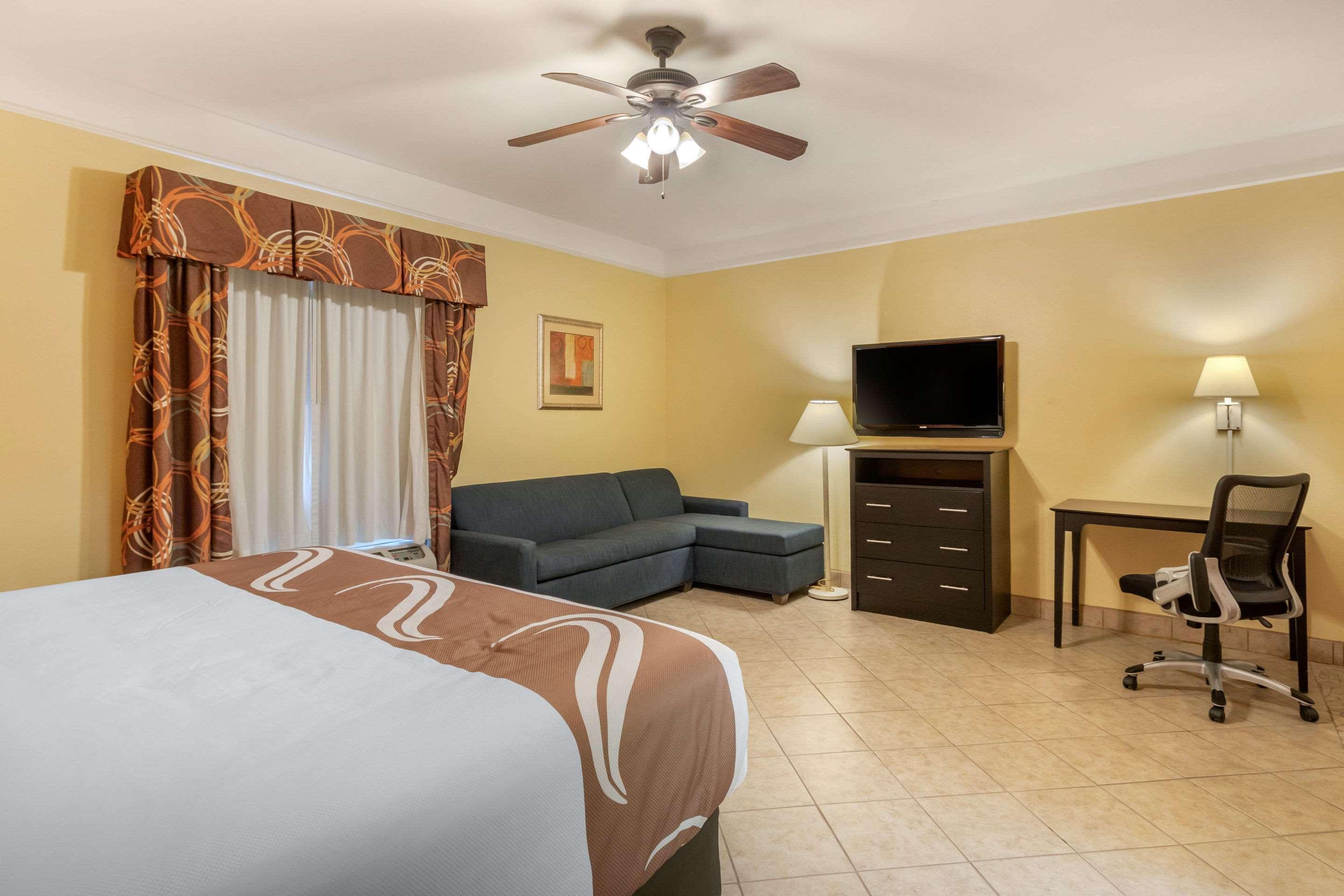 Quality Inn & Suites At The Outlets Mercedes-Weslaco エクステリア 写真