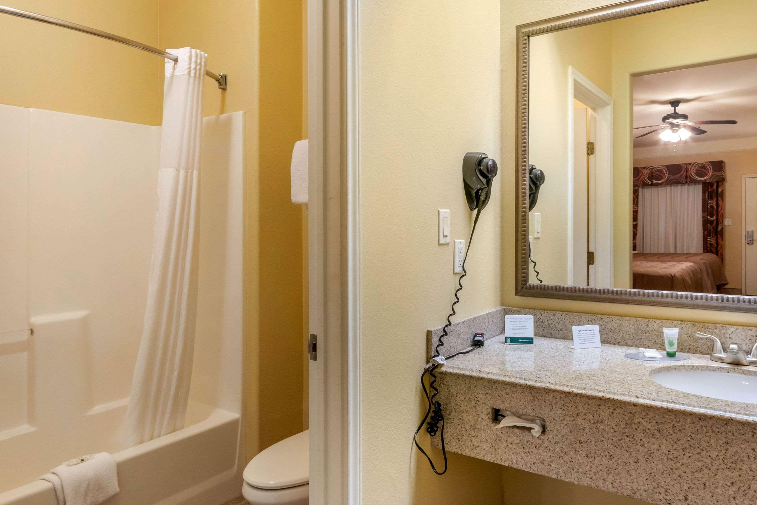 Quality Inn & Suites At The Outlets Mercedes-Weslaco エクステリア 写真
