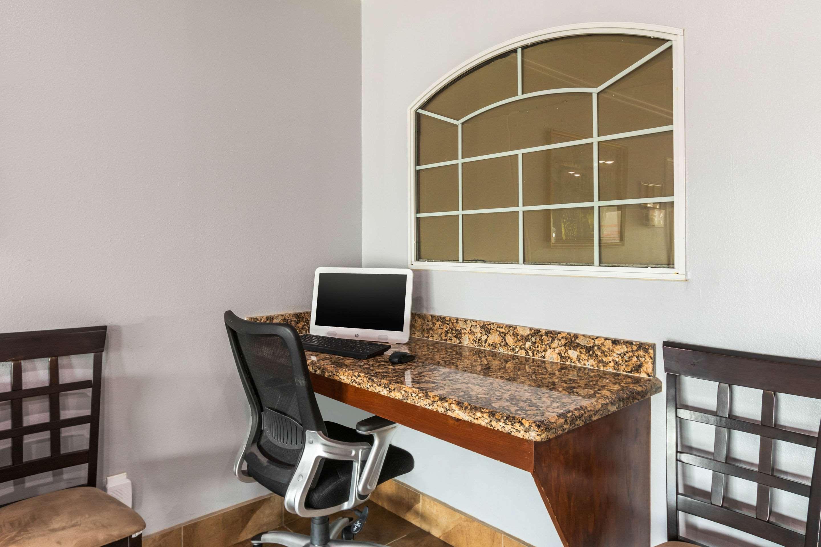 Quality Inn & Suites At The Outlets Mercedes-Weslaco エクステリア 写真