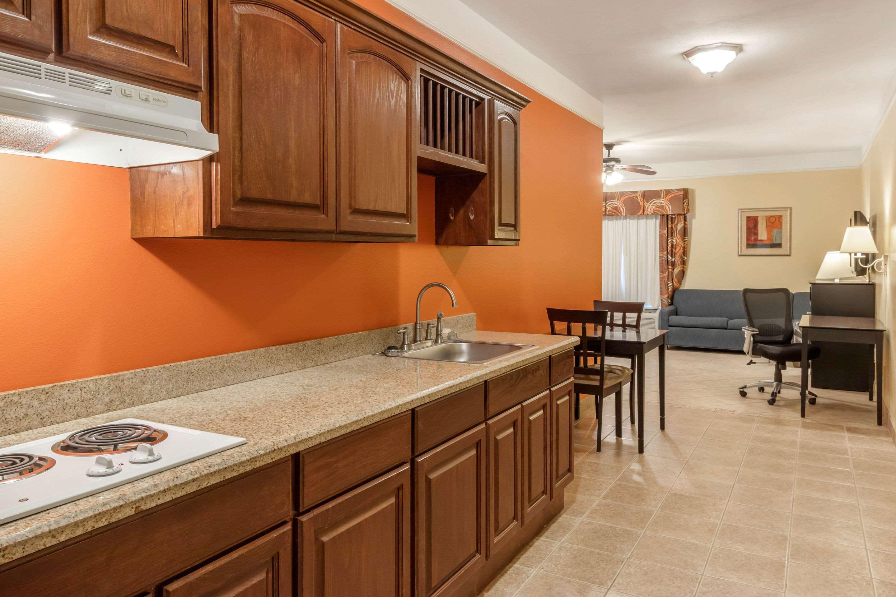 Quality Inn & Suites At The Outlets Mercedes-Weslaco エクステリア 写真