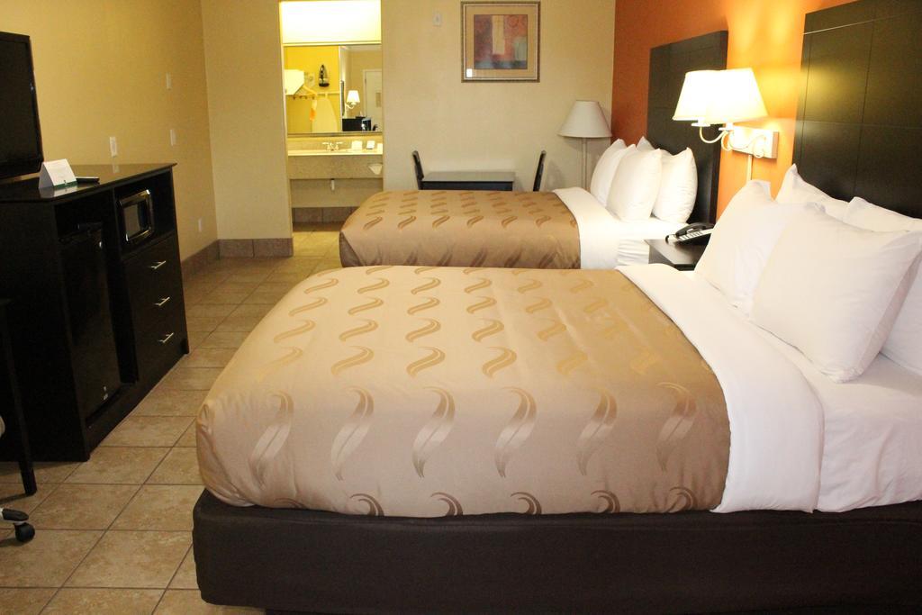 Quality Inn & Suites At The Outlets Mercedes-Weslaco エクステリア 写真