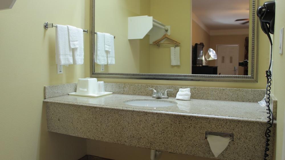 Quality Inn & Suites At The Outlets Mercedes-Weslaco エクステリア 写真